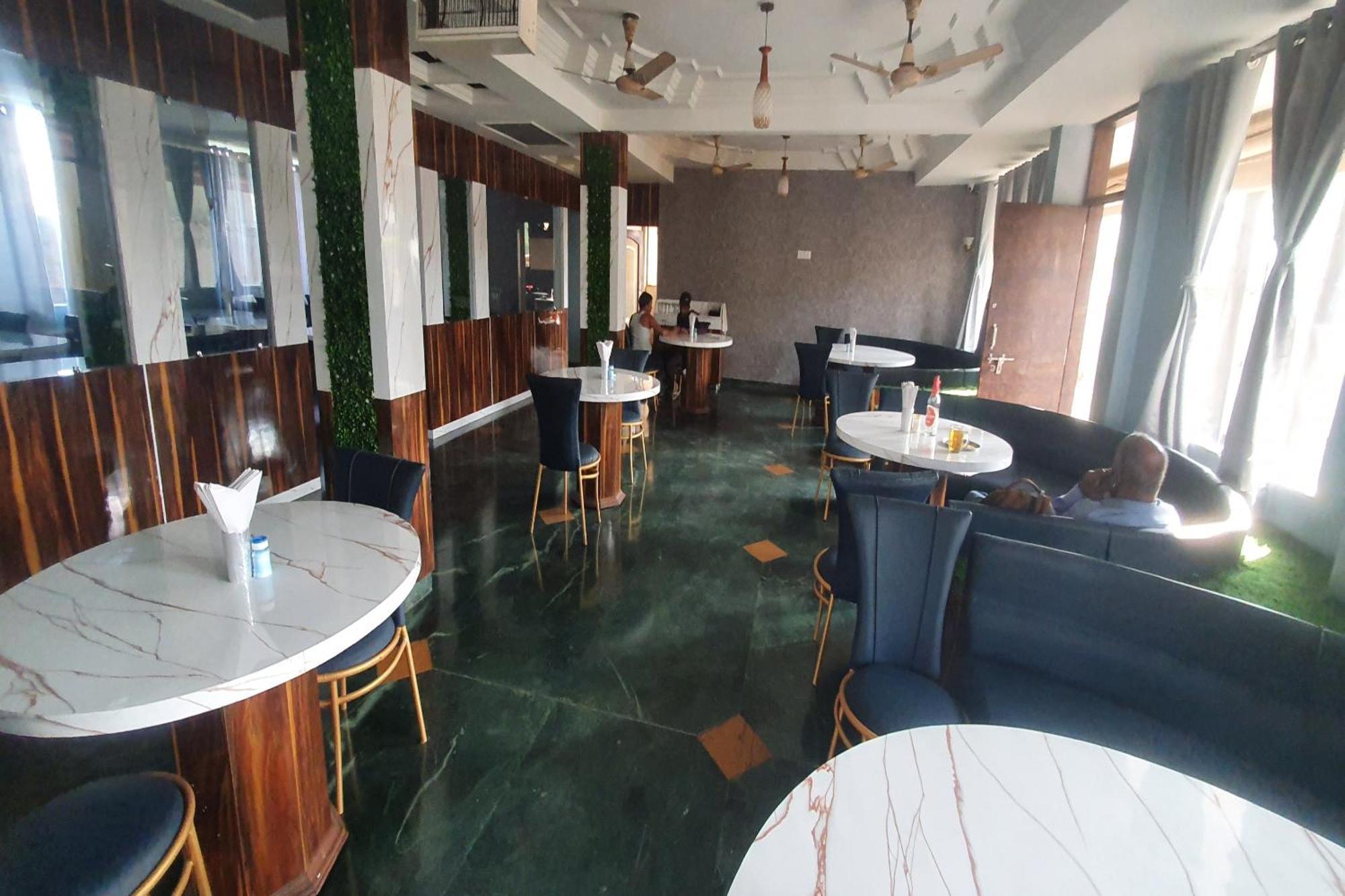 Oyo Hotel Rajshree Akolia Exterior photo